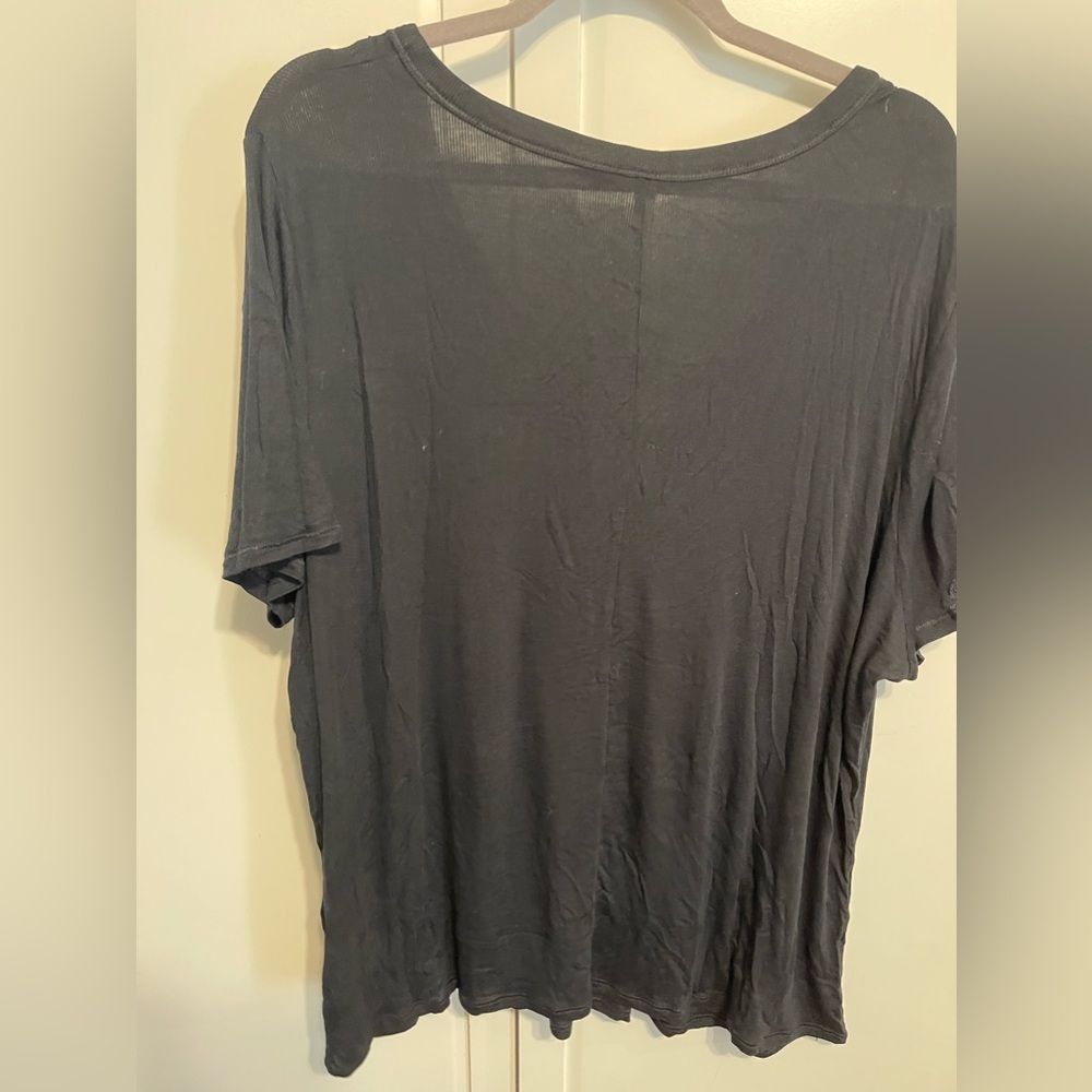 Fabletics Tee - Picture 2 of 2